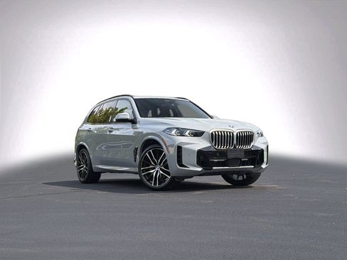 Used 2025 BMW X5 sDrive40i w/ M Sport Package RWD image 2