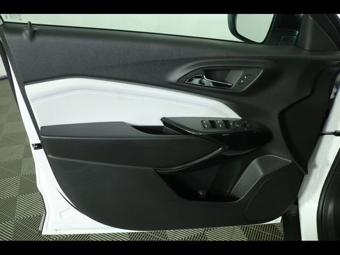 New 2026 Chevrolet Trax LT FWD image 17