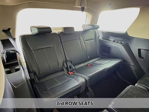 Used 2024 Ford Expedition XLT image 9