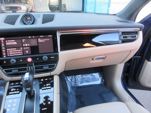 Used 2024 Porsche Macan image 44