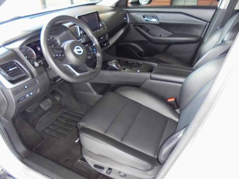 Used 2024 Nissan Rogue SV w/ SV Premium Package FWD image 7