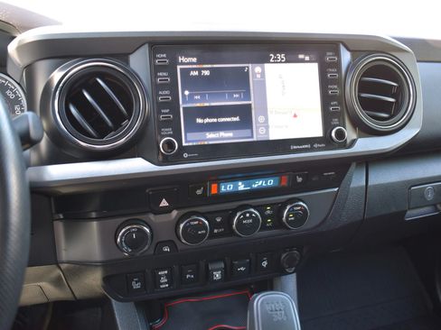 Used 2023 Toyota Tacoma TRD Off-Road w/ TRD Premium Off Road Package AWD/4WD image 19