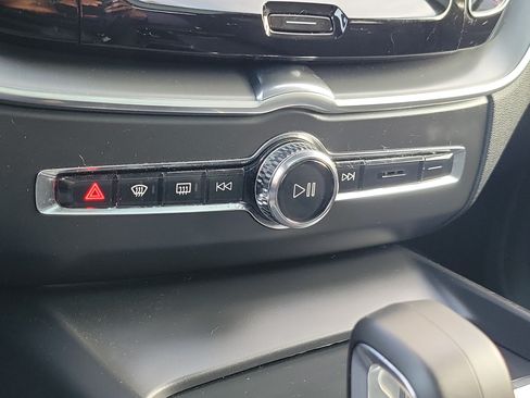Used 2023 Volvo XC60 B5 Core AWD/4WD image 30