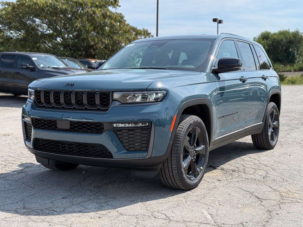 New 2027 Jeep Grand Cherokee Limited AWD/4WD image 2