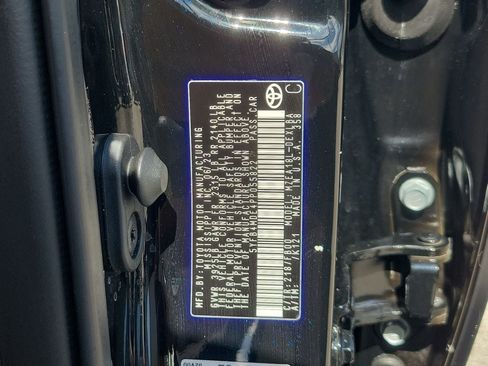Used 2023 Toyota Corolla LE FWD image 32