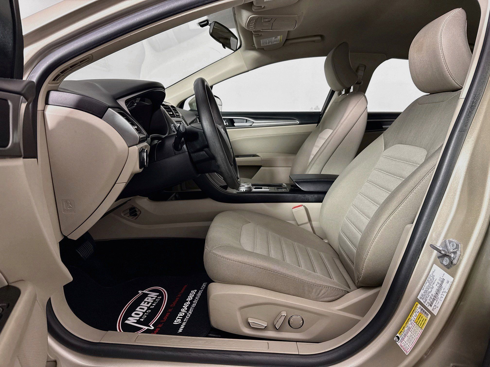 Used 2018 Ford Fusion SE FWD image 20