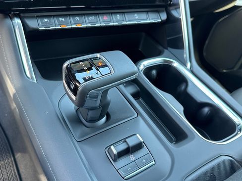 Used 2025 GMC Sierra 1500 Denali AWD/4WD image 30