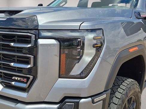 Used 2024 GMC Sierra 2500 AT4 w/ Technology Package AWD/4WD image 9