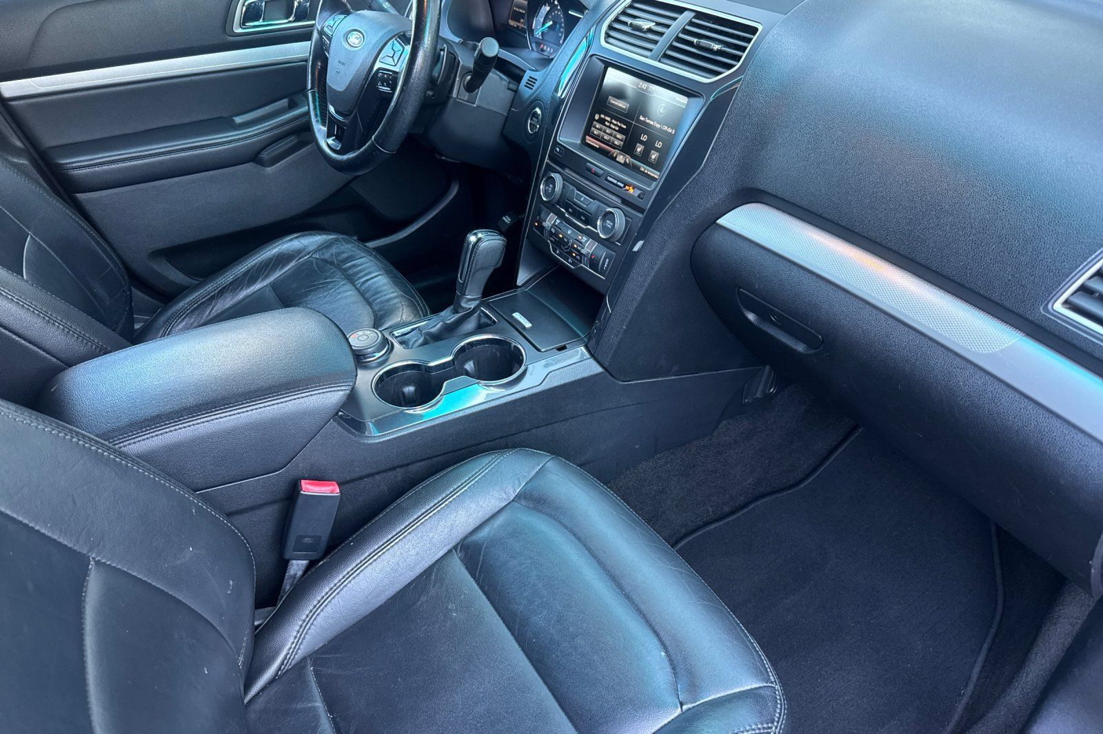 Used 2016 Ford Explorer XLT w/ Equipment Group 202A AWD/4WD image 20