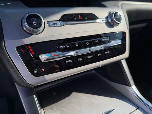 Used 2022 Ford Explorer XLT w/ Equipment Group 202A image 20