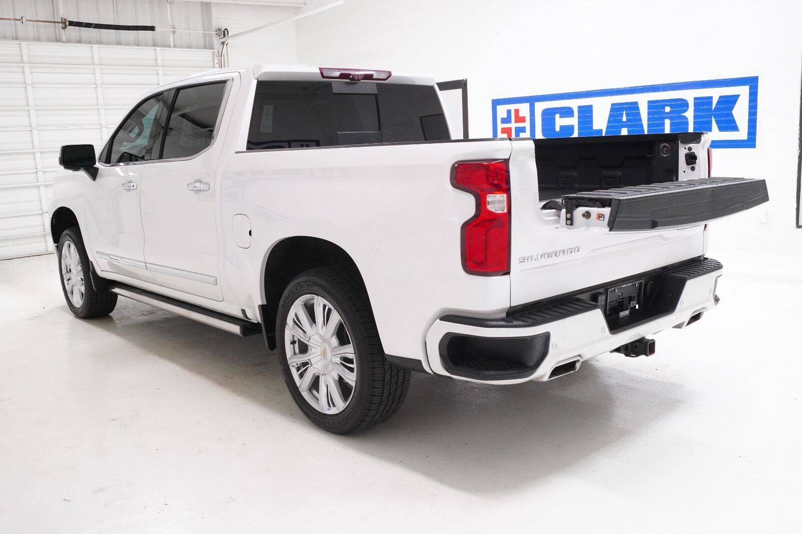 Used 2023 Chevrolet Silverado 1500 High Country w/ High Country Premium Package AWD/4WD image 35