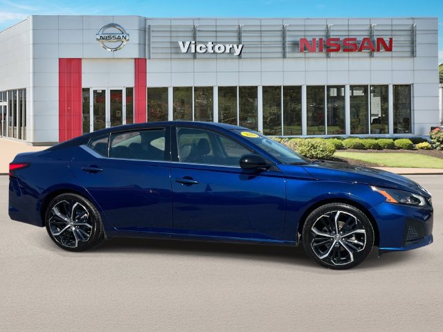 Used 2024 Nissan Altima 2.5 SR FWD image 2