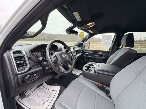 Used 2024 RAM 3500 Big Horn image 42