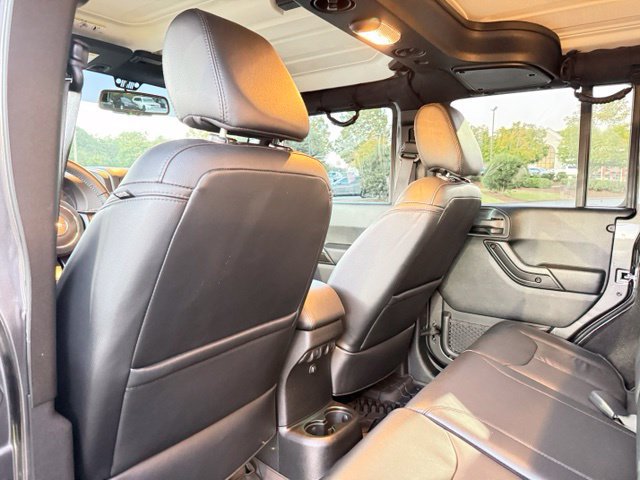 Used 2017 Jeep Wrangler Unlimited Sahara AWD/4WD image 28