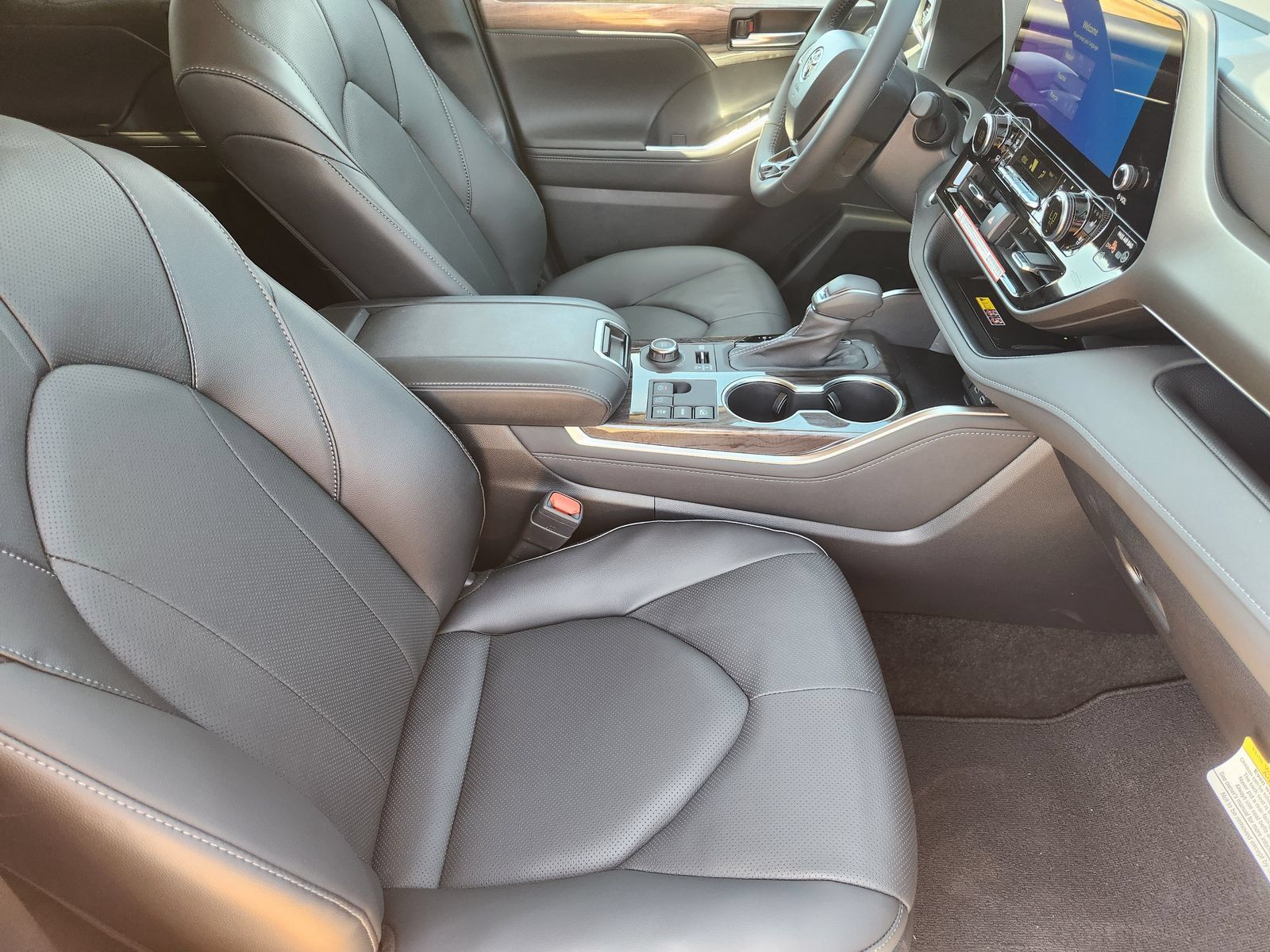 New 2026 Toyota Highlander Limited AWD/4WD image 13