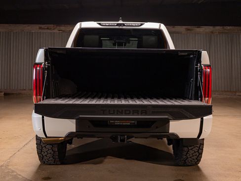 Used 2022 Toyota Tundra Platinum image 9