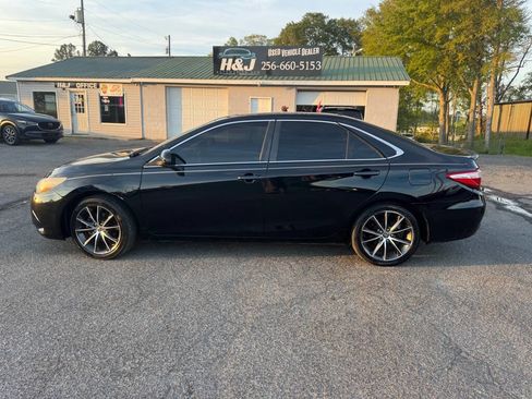 Used 2015 Toyota Camry XSE w/ Advanced Technology Package image 3