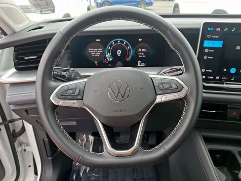 Used 2026 Volkswagen Tiguan SE FWD image 19