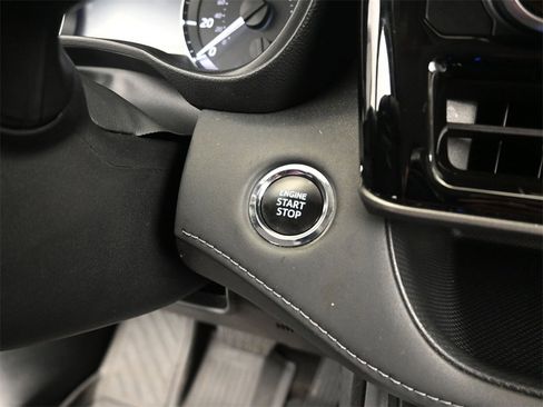 Used 2023 Toyota Highlander L image 27