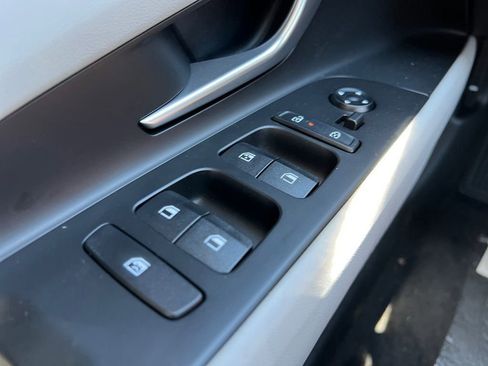 New 2025 Hyundai Elantra Limited image 11