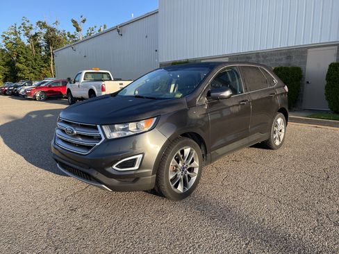 Used 2018 Ford Edge Titanium w/ Equipment Group 301A AWD/4WD image 8