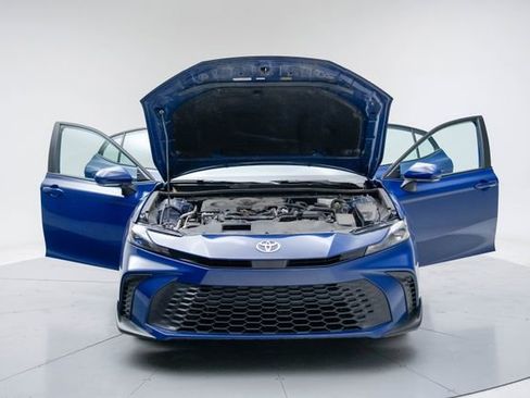 Used 2025 Toyota Camry SE FWD image 14