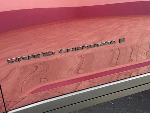 Used 2023 Jeep Grand Cherokee Altitude image 33