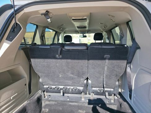 Used 2014 Chrysler Town & Country Touring-L w/ Driver Convenience Group FWD image 13