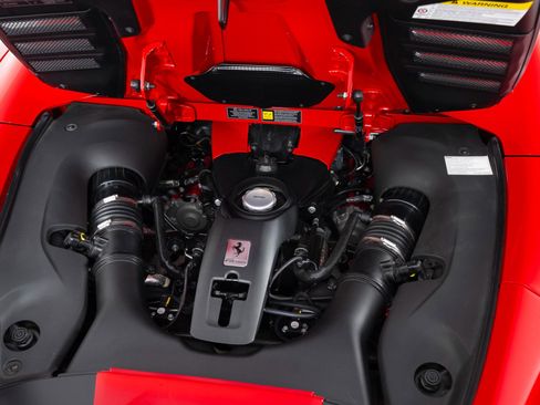 Used 2021 Ferrari F8 Tributo image 40