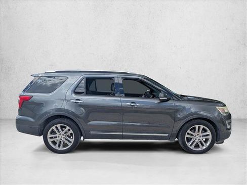 Used 2017 Ford Explorer Limited w/ Equipment Group 301A FWD image 3