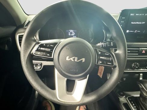 Used 2023 Kia Seltos LX AWD/4WD image 11