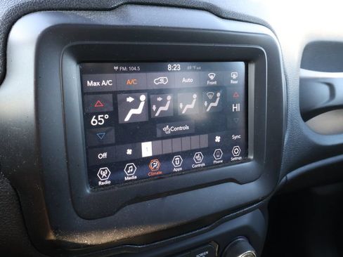 Used 2019 Jeep Renegade Limited w/ LED Lighting Group AWD/4WD image 23
