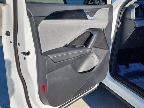 New 2025 Volkswagen Tiguan S image 9