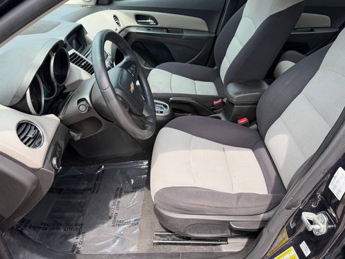 Used 2015 Chevrolet Cruze LS FWD image 11