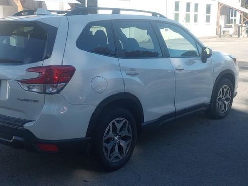 Used 2023 Subaru Forester Premium image 7