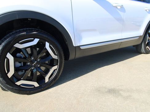 Used 2024 Kia Telluride EX w/ EX Captain's Chair Package image 11