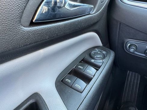 Certified 2023 Chevrolet Equinox LS image 28