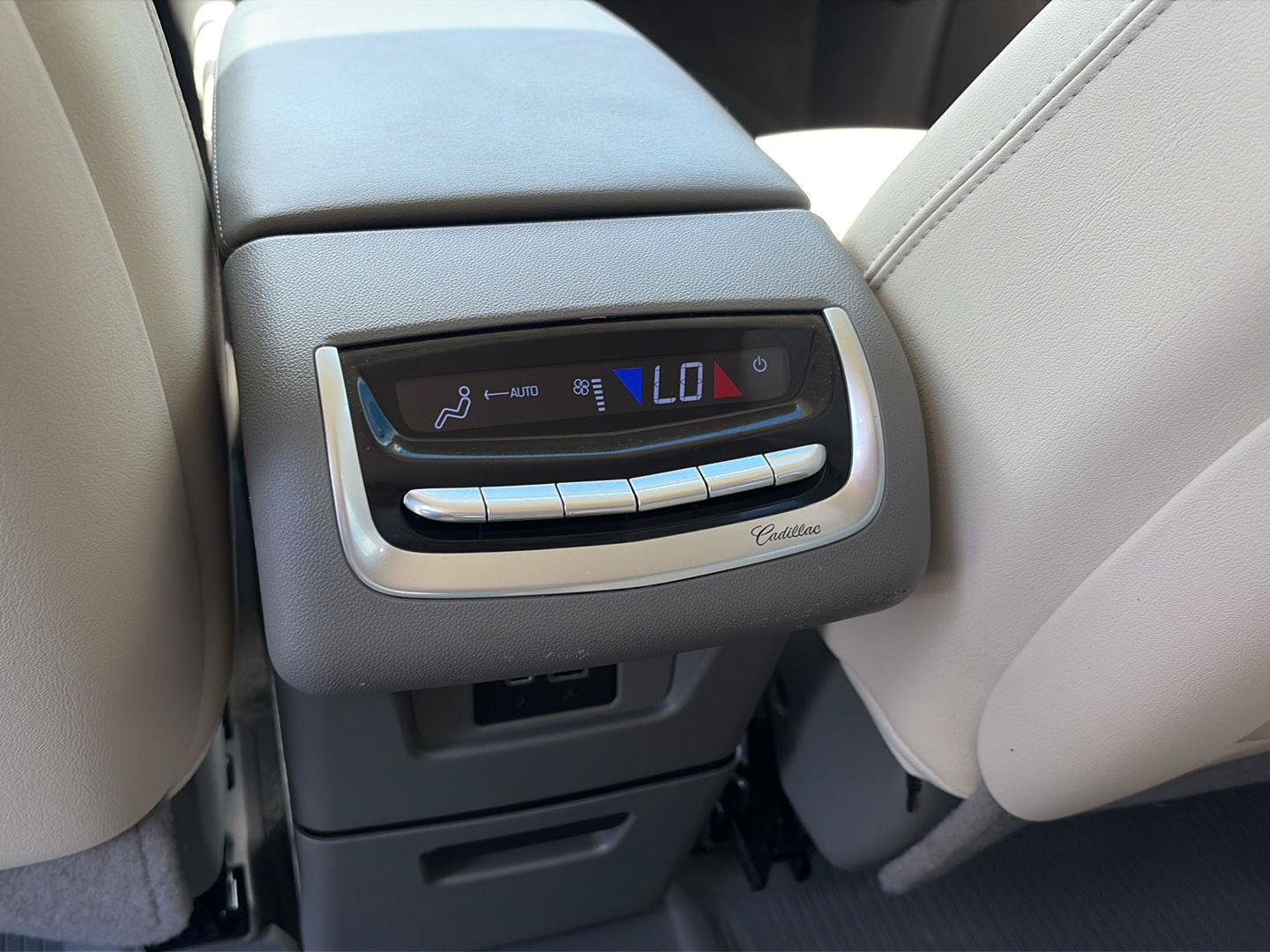 Used 2022 Cadillac XT6 Premium Luxury w/ LPO, Floor Liner Package AWD/4WD image 17