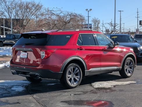 Used 2024 Ford Explorer XLT w/ Equipment Group 202A image 8