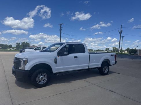 Used 2019 Ford F250 XL w/ Power Equipment Group AWD/4WD image 2