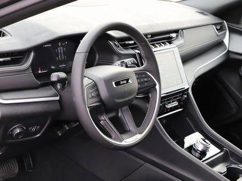 New 2025 Jeep Grand Cherokee 4WD image 11