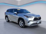 Used 2023 Toyota Highlander LE image 2