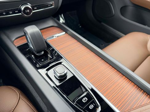 Certified 2025 Volvo V60 B5 Cross Country Plus AWD/4WD image 21