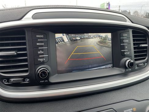 Used 2020 Kia Sorento LX w/ LX I4 Convenience Package image 13