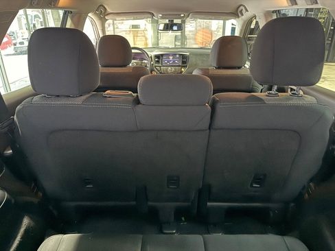 Used 2019 Nissan Pathfinder SV image 40