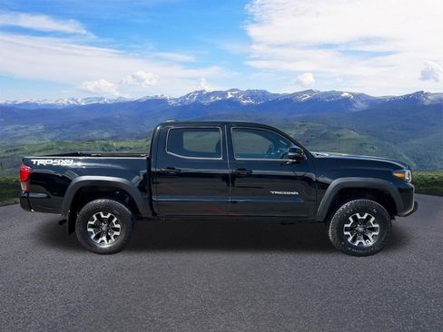 Used 2023 Toyota Tacoma TRD Off-Road w/ Technology Package AWD/4WD image 7