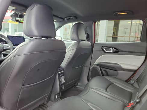 Used 2025 Jeep Compass Limited image 14