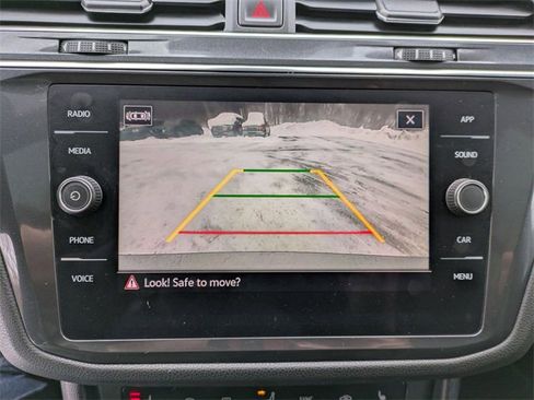 Used 2023 Volkswagen Tiguan SE R-Line image 12