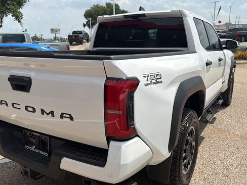 Used 2024 Toyota Tacoma TRD Off-Road w/ TRD Off Road Premium Package AWD/4WD image 3