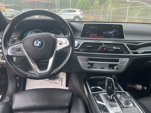 Used 2019 BMW 750i xDrive w/ M Sport Package image 5